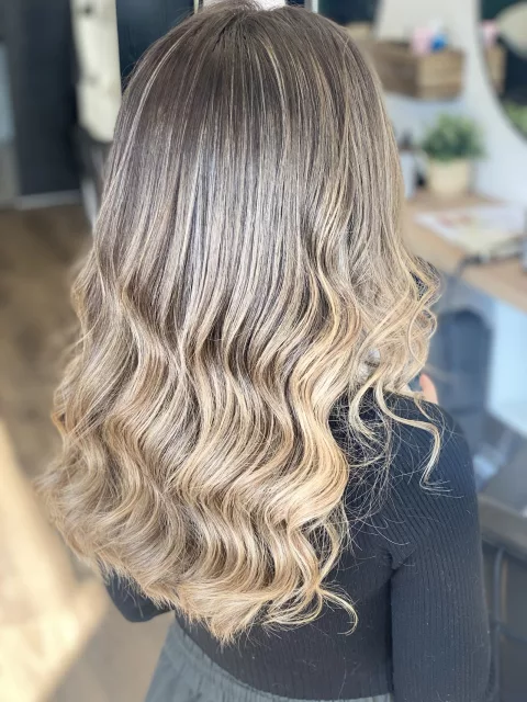 Hairstyle coiffure