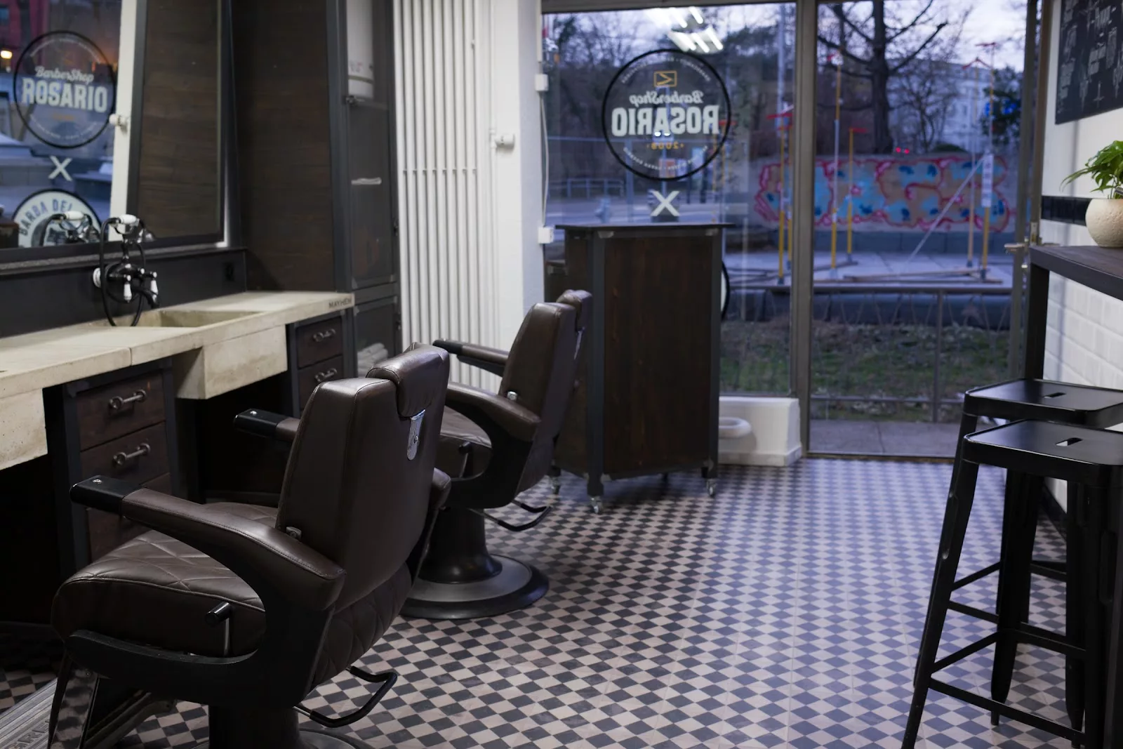 PRESTIGE BARBERSHOP ROSA ROSA